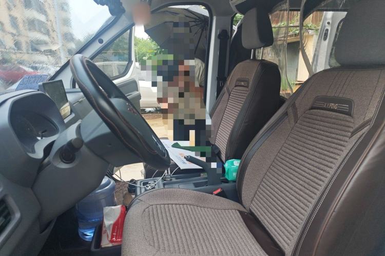 Used Wuling Yangguang 2026 Model, 440km Bus Comfort Edition, 6 Seats Left Front Seat