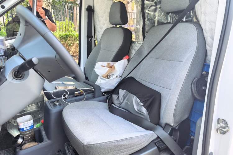 Used Wuling Yangguang 2026 Model, 440km Bus Comfort Edition, 6 Seats Left Front Seat