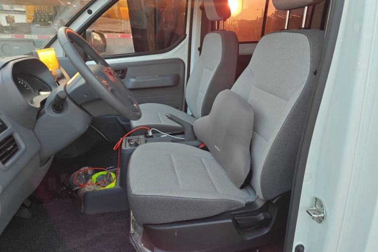 Used Wuling Yangguang 2026 Model, 440km Bus Comfort Edition, 6 Seats Left Front Seat