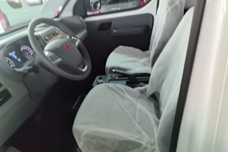 Used Wuling Yangguang 2026 Model, 330km Bus Comfort Edition Left Front Seat
