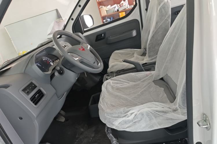 Used Wuling Yangguang 2026 Model, 440km Bus Comfort Edition, 6 Seats Left Front Seat