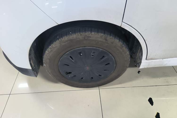 Used Wuling Yangguang 2026 Model, 330km Bus Comfort Edition Left Front Wheel Hub