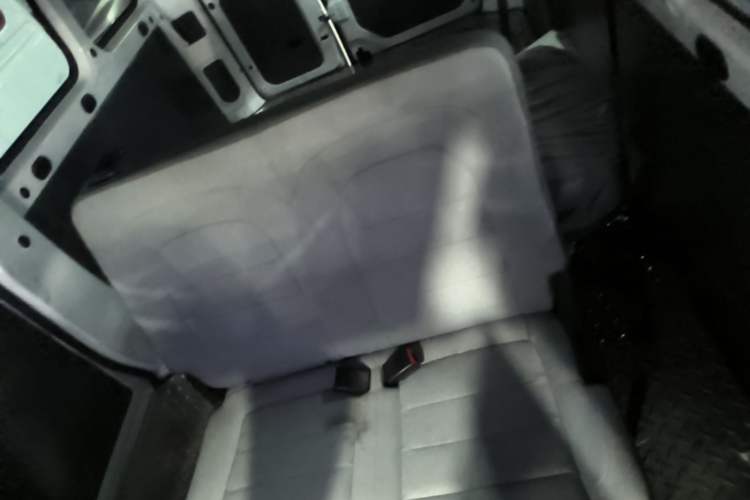 Used Wuling Yangguang 2026 Model, 330km Bus Comfort Edition Left Rear Seat