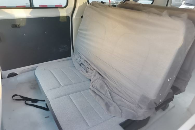 Used Wuling Yangguang 2026 Model, 440km Bus Comfort Edition, 6 Seats Left Rear Seat