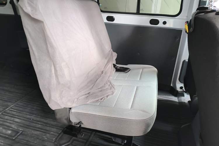 Used Wuling Yangguang 2026 Model, 440km Bus Comfort Edition, 6 Seats Left Rear Seat