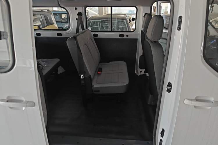 Used Wuling Yangguang 2026 Model, 440km Bus Comfort Edition, 6 Seats Left Rear Seat