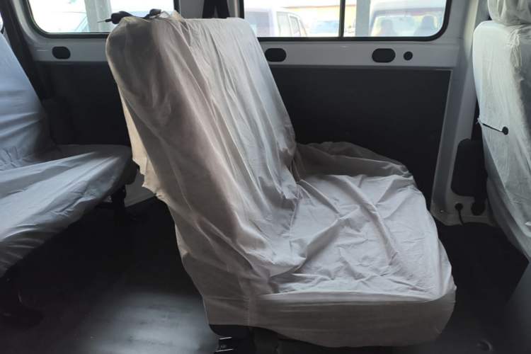 Used Wuling Yangguang 2026 Model, 330km Bus Comfort Edition Left Rear Seat