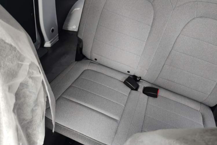 Used Wuling Yangguang 2026 Model, 440km Bus Comfort Edition, 6 Seats Left Rear Seat