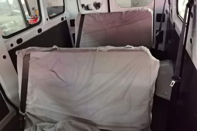 Used Wuling Yangguang 2026 Model, 330km Bus Comfort Edition Left Rear Seat