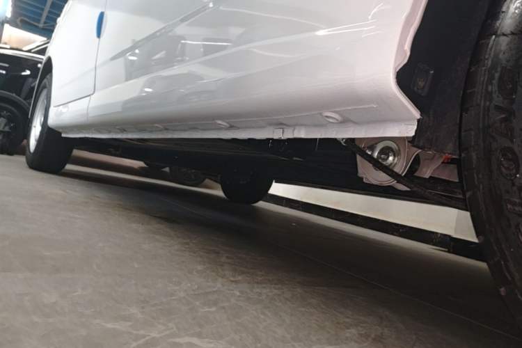 Used Wuling Yangguang 2026 Model, 330km Bus Comfort Edition Left Side Sill