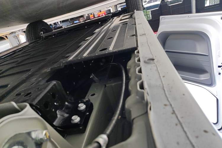 Used Wuling Yangguang 2026 Model, 330km Bus Comfort Edition Left Side Sill