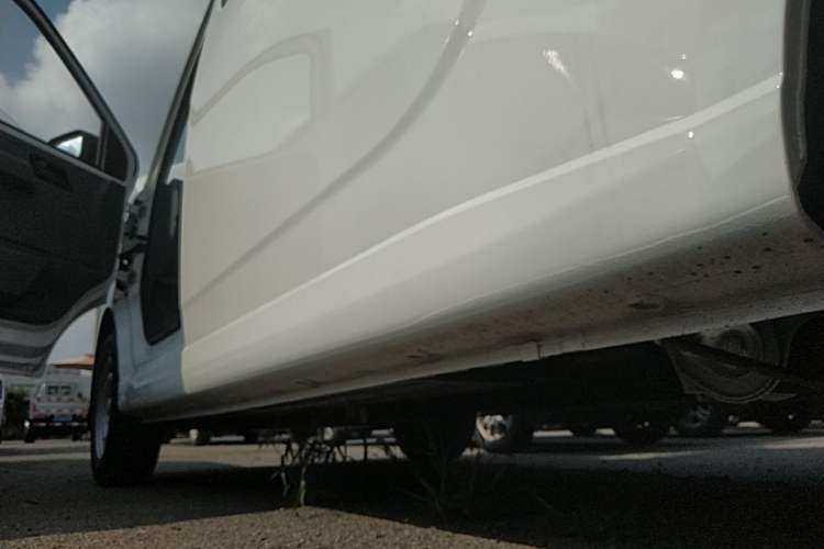 Used Wuling Yangguang 2026 Model, 330km Bus Comfort Edition Left Side Sill