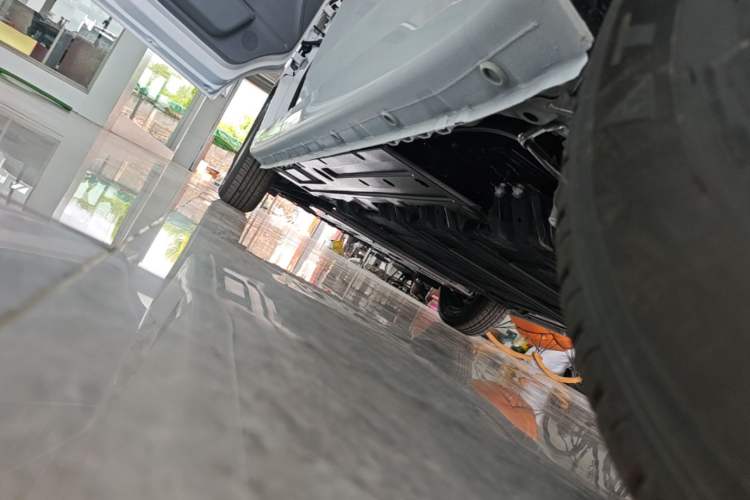 Used Wuling Yangguang 2026 Model, 440km Bus Comfort Edition, 6 Seats Left Side Sill