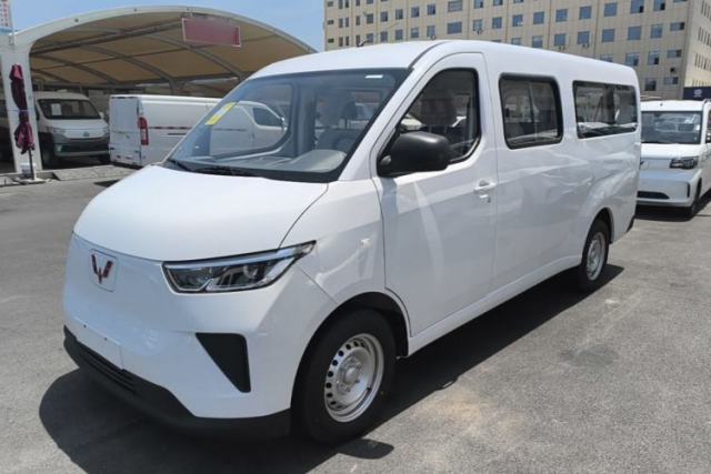Used Wuling Yangguang 2026 Model, 330km Bus Comfort Edition