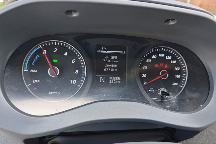 Used Wuling Yangguang 2026 Model, 440km Bus Comfort Edition, 6 Seats Odometer Close Up