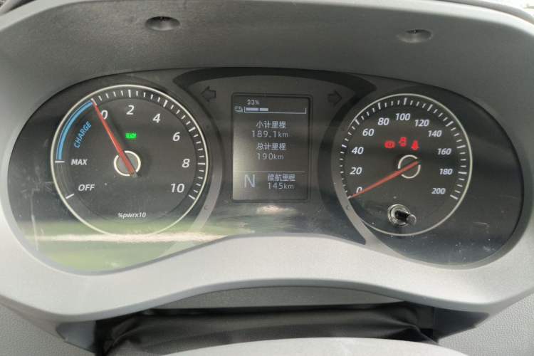 Used Wuling Yangguang 2026 Model, 440km Bus Comfort Edition, 6 Seats Odometer Close Up