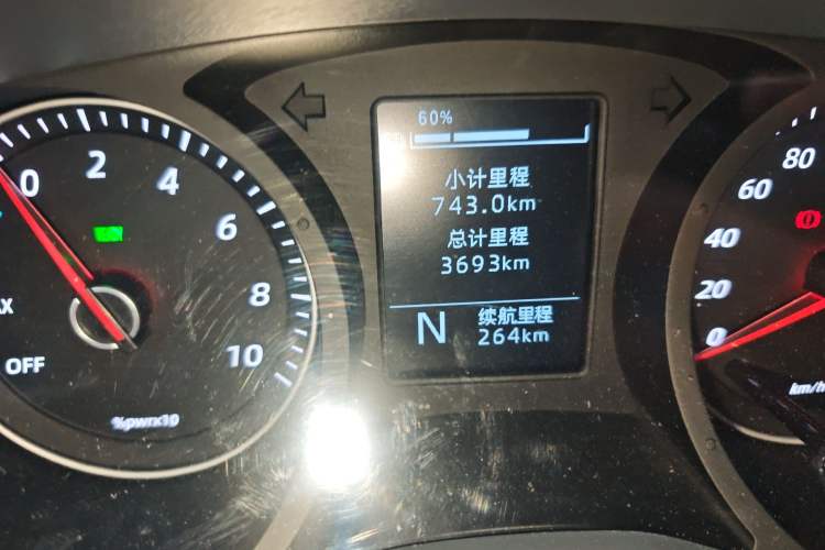 Used Wuling Yangguang 2026 Model, 440km Bus Comfort Edition, 6 Seats Odometer Close Up