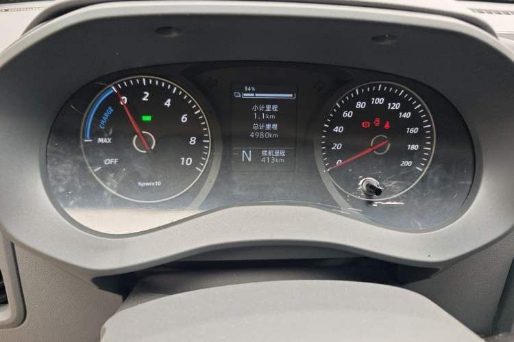 Used Wuling Yangguang 2026 Model, 440km Bus Comfort Edition, 6 Seats Odometer Close Up