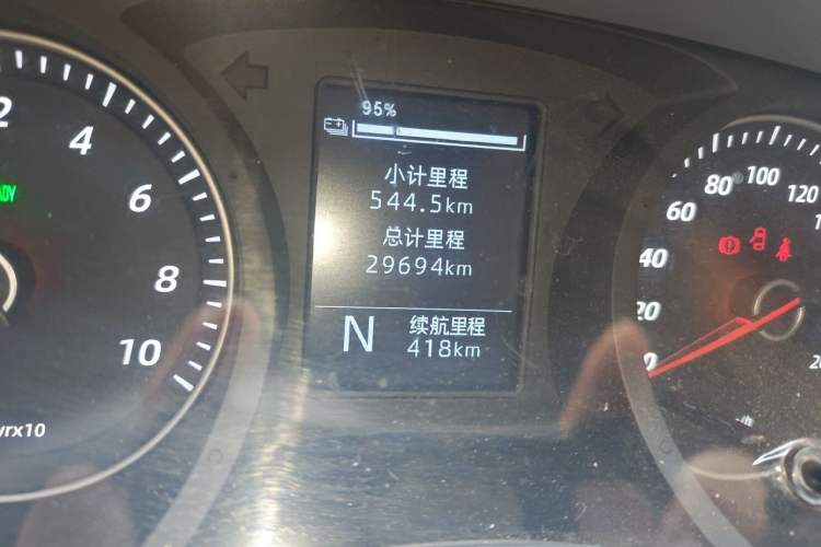 Used Wuling Yangguang 2026 Model, 440km Bus Comfort Edition, 6 Seats Odometer Close Up