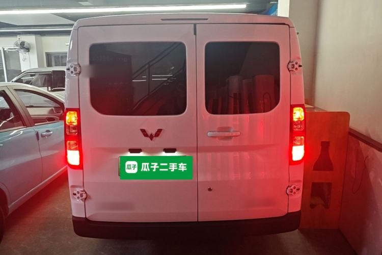 Used Wuling Yangguang 2026 Model, 330km Bus Comfort Edition Rear