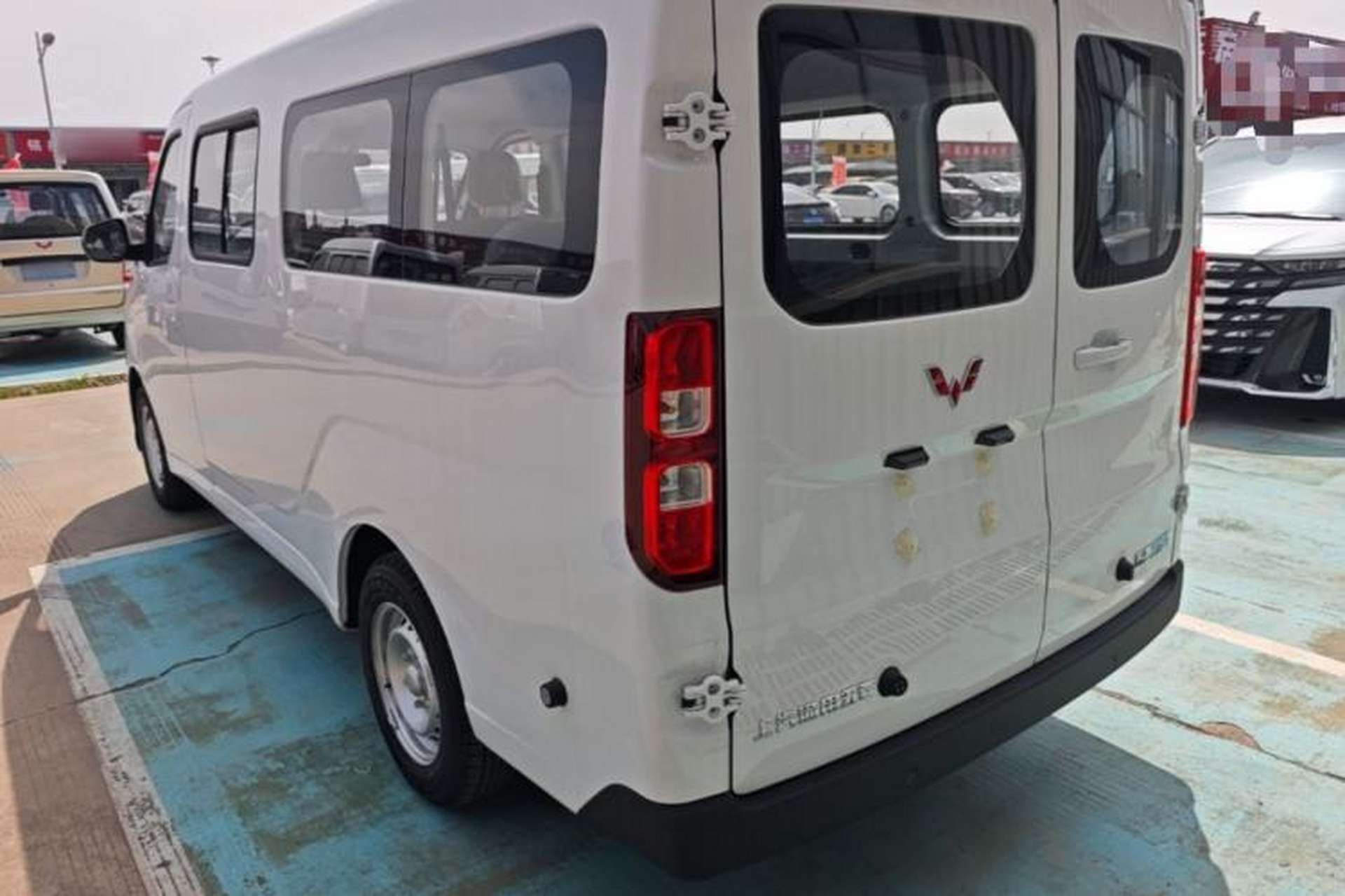 Used Wuling Yangguang 2026 Model, 440km Bus Comfort Edition, 6 Seats Rear Left 45 Deg