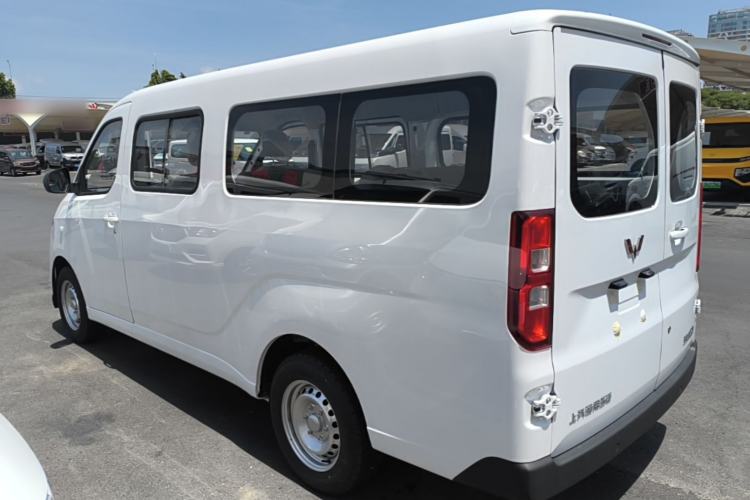 Used Wuling Yangguang 2026 Model, 330km Bus Comfort Edition Rear Left 45 Deg
