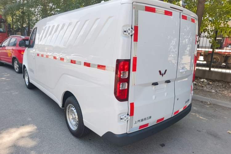 Used Wuling Yangguang 2026 Model, 300km Window-Sealed Practical Edition Rear Left 45 Deg