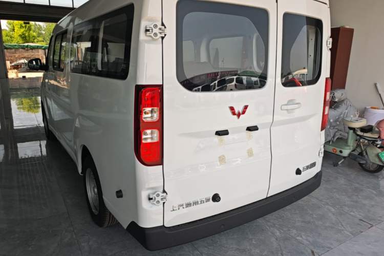 Used Wuling Yangguang 2026 Model, 440km Bus Comfort Edition, 6 Seats Rear Left 45 Deg