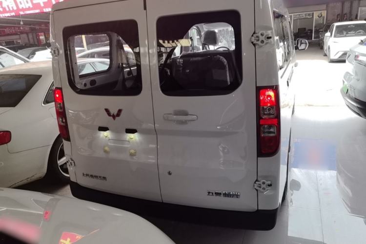 Used Wuling Yangguang 2026 Model, 330km Bus Comfort Edition Rear
