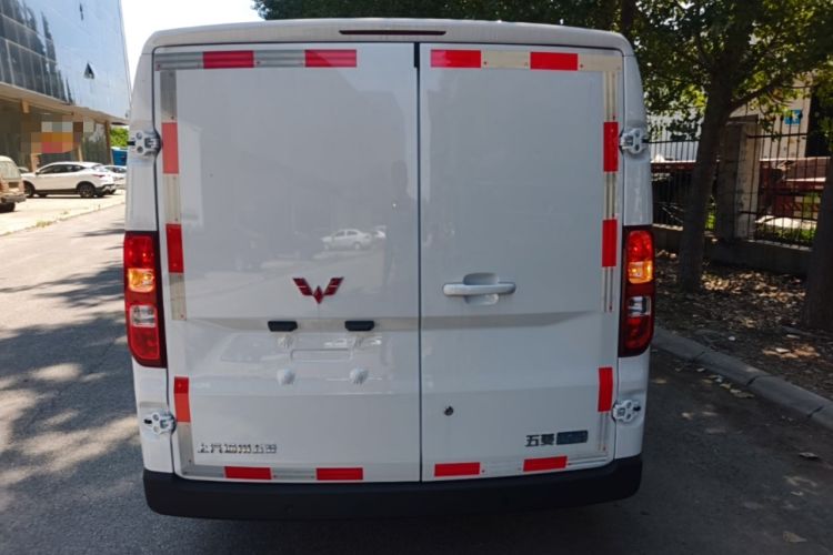 Used Wuling Yangguang 2026 Model, 300km Window-Sealed Practical Edition Rear