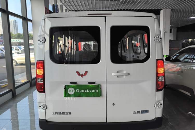 Used Wuling Yangguang 2026 Model, 330km Bus Comfort Edition Rear