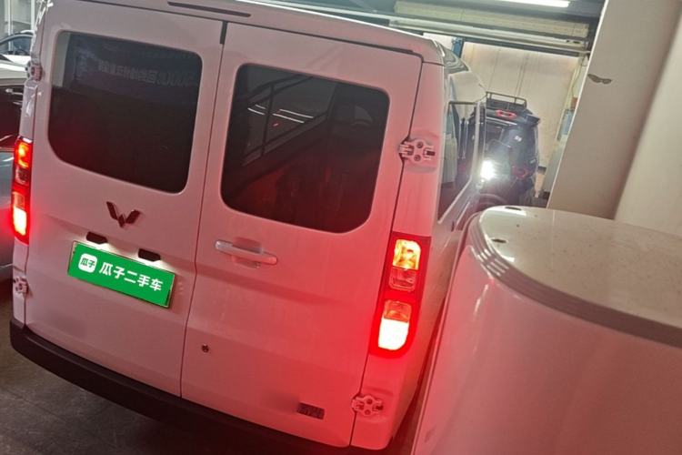 Used Wuling Yangguang 2026 Model, 330km Bus Comfort Edition Rear Right 45 Deg