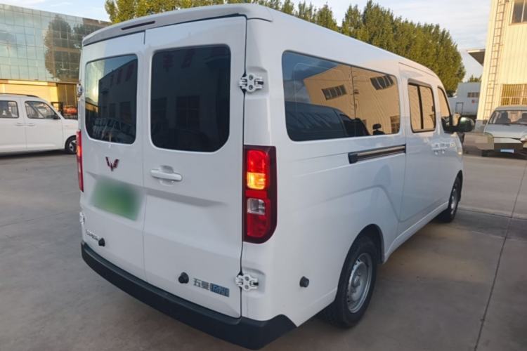 Used Wuling Yangguang 2026 Model, 440km Bus Comfort Edition, 6 Seats Rear Right 45 Deg
