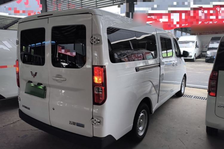 Used Wuling Yangguang 2026 Model, 440km Bus Comfort Edition, 6 Seats Rear Right 45 Deg
