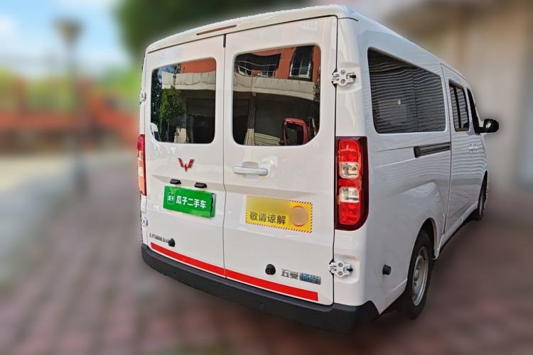 Used Wuling Yangguang 2026 Model, 440km Bus Comfort Edition, 6 Seats Rear Right 45 Deg