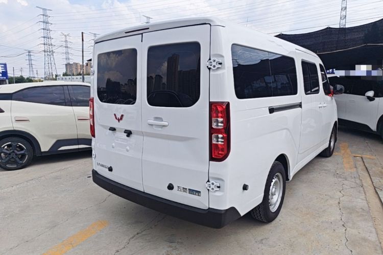 Used Wuling Yangguang 2026 Model, 440km Bus Comfort Edition, 6 Seats Rear Right 45 Deg