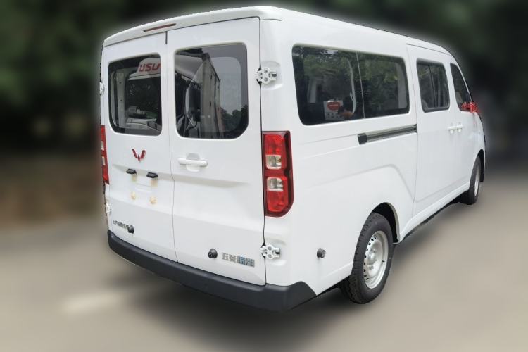 Used Wuling Yangguang 2026 Model, 440km Bus Comfort Edition, 6 Seats Rear Right 45 Deg