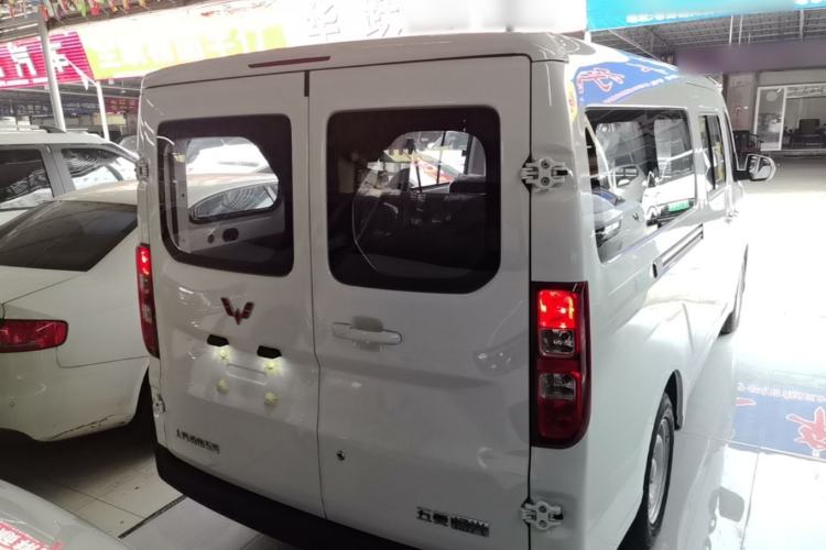 Used Wuling Yangguang 2026 Model, 330km Bus Comfort Edition Rear Right 45 Deg