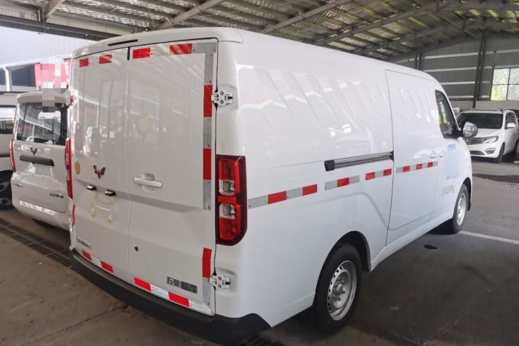 Used Wuling Yangguang 2026 Model, 300km Window-Sealed Practical Edition Rear Right 45 Deg
