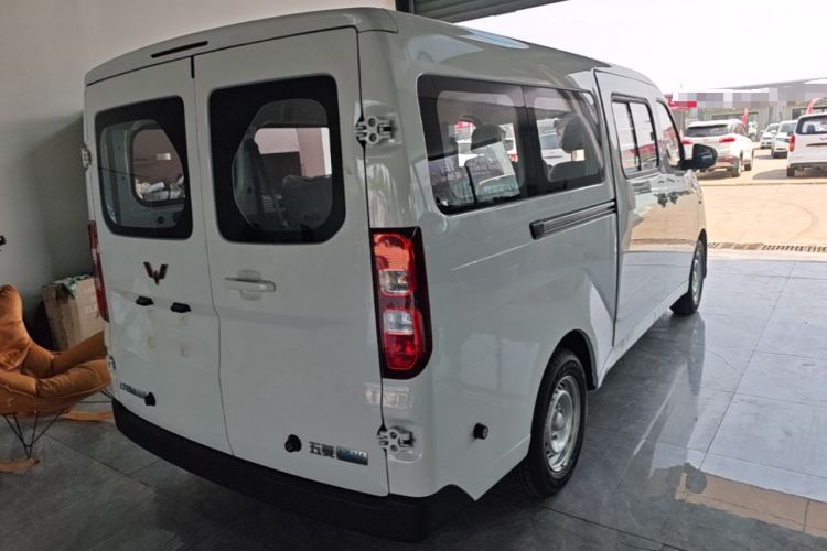 Used Wuling Yangguang 2026 Model, 440km Bus Comfort Edition, 6 Seats Rear Right 45 Deg
