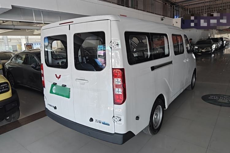 Used Wuling Yangguang 2026 Model, 440km Bus Comfort Edition, 6 Seats Rear Right 45 Deg