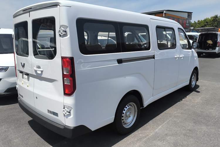 Used Wuling Yangguang 2026 Model, 330km Bus Comfort Edition Rear Right 45 Deg