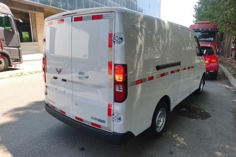 Used Wuling Yangguang 2026 Model, 300km Window-Sealed Practical Edition Rear Right 45 Deg