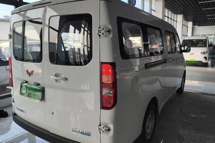 Used Wuling Yangguang 2026 Model, 330km Bus Comfort Edition Rear Right 45 Deg