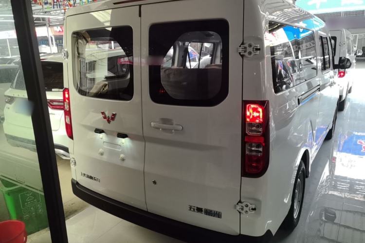 Used Wuling Yangguang 2026 Model, 330km Bus Comfort Edition Rear