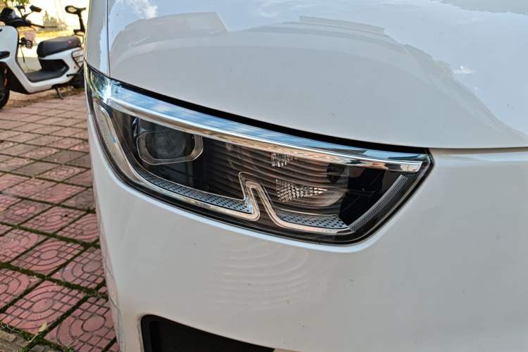 Used Wuling Yangguang 2026 Model, 440km Bus Comfort Edition, 6 Seats Right Front Headlight