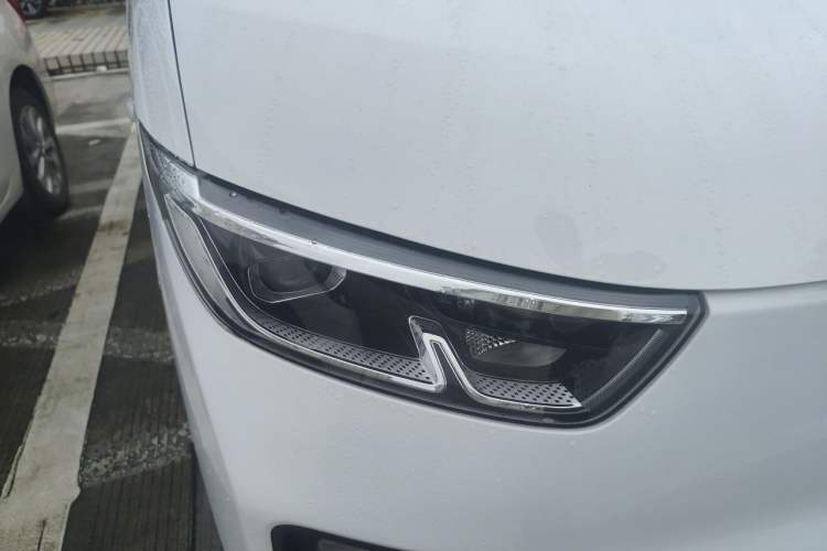 Used Wuling Yangguang 2026 Model, 300km Window-Sealed Comfort Edition Right Front Headlight
