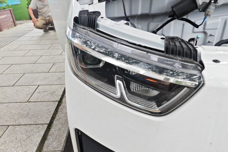 Used Wuling Yangguang 2026 Model, 330km Bus Comfort Edition Right Front Headlight