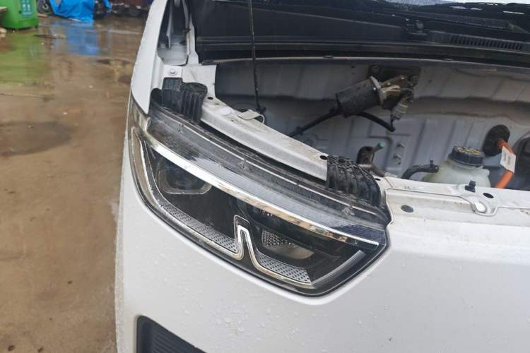Used Wuling Yangguang 2026 Model, 440km Bus Comfort Edition, 6 Seats Right Front Headlight