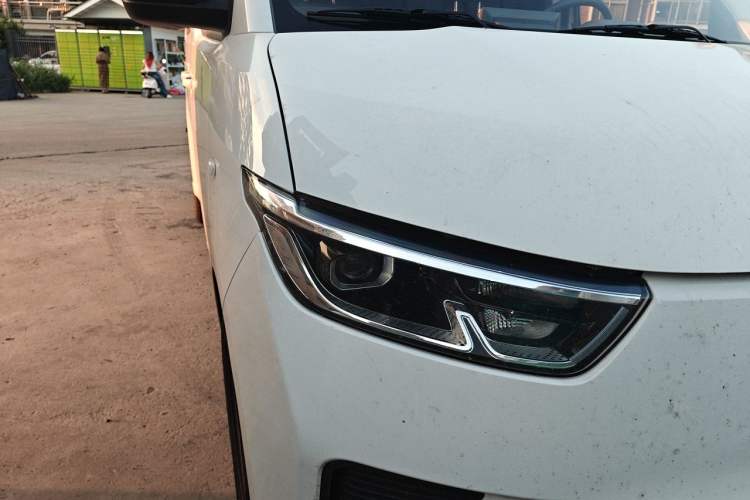 Used Wuling Yangguang 2026 Model, 440km Bus Comfort Edition, 6 Seats Right Front Headlight